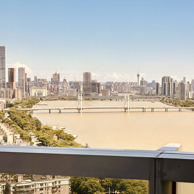 **"Spectacular Seascape and Culinary Delights at Renaissance Zhuhai Club Lounge"**