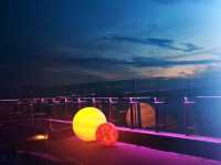 Sky pool ยามค่ำคืน 