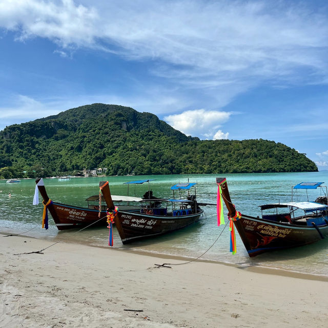 Turquoise Temptation: Unveiling Phi Phi Island and Krabi's Hidden Paradise