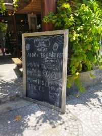 Brekkie & Burgers