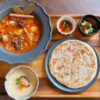 ร้านอาหารไทย ย่านถนนข้าวสาร แกงสูตรโบราณ 100 ปี