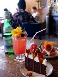 Wall flowers คาเฟ่ฟิลกู้ดดในย่านเก่าา