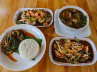 ร้านอร่อย “แซบเคียงสวน” 🍽️ สุพรรณบุรี