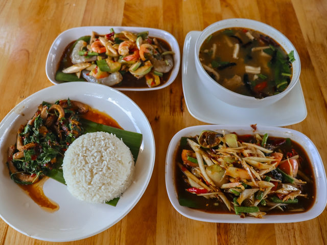 ร้านอร่อย “แซบเคียงสวน” 🍽️ สุพรรณบุรี