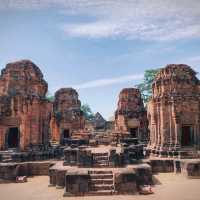 2สถานที่ท่องเที่ยวปราสาทเมืองต่ำ-ปราสาทเขาพนมรุ่ง