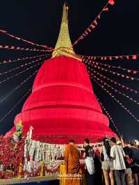 ลอยกระทงท่ามกลางบรรยากาศงานวัดย้อนยุคกลางกรุง 