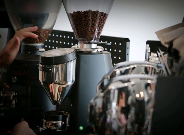 ทานกาแฟที่ Hand stand coffee 