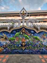 【チェンマイ】水色のポーチが珍しい 寺子屋Wat Puak Chang