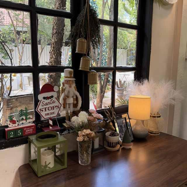 The Creeper House คาเฟ่น่ารักกับChristmas cottage