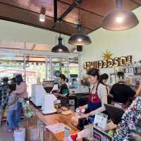 สวนแววอรุณ คาเฟ่  ร้านอาหาร ที่พัก