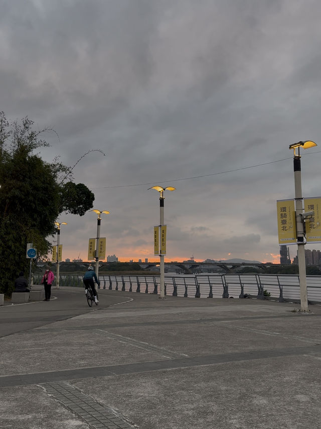 Dadaocheng Wharf: A Riverside Escape with Stunning Sunsets