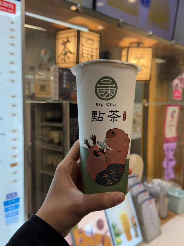 Feng Chia Night Market: A Vibrant Food Haven for Locals and Visitors