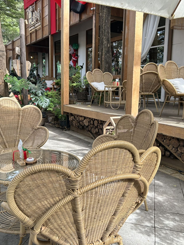 ร้านอาหารกึ่ง คาเฟ่ที่สวยมาก