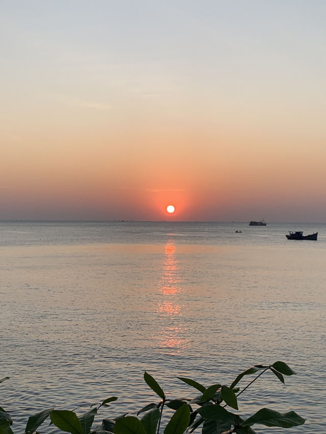 Sunset in Sunset Town – magic on the horizon! 🌅