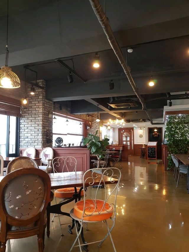 감성 가득한 부산진구 카페, 카페도란에서 힐링해요! ☕✨