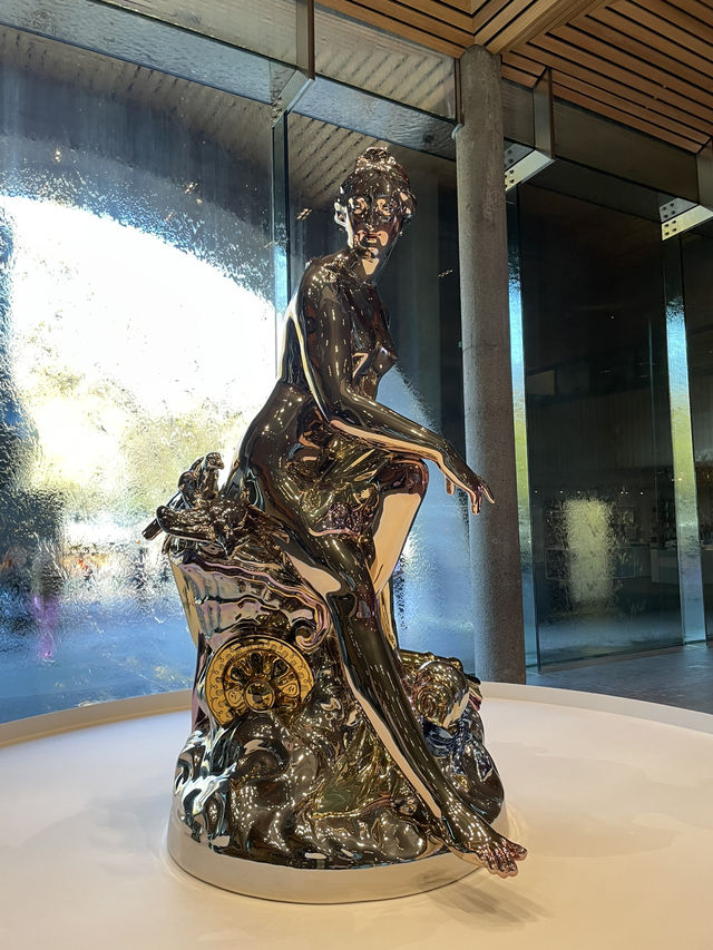 🇦🇺 Lost in a Kaleidoscope: A Journey Through the NGV