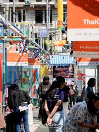 เก็บภาพบรรยากาศที่ลานด้านหน้าของ TCDC 