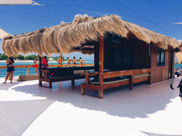 Tropical Bliss at Lakawon Island: Sun, Sand & the TawHai Floating Bar