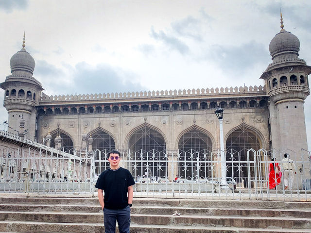 Mecca Masjid – Serenity Amidst the Chaos