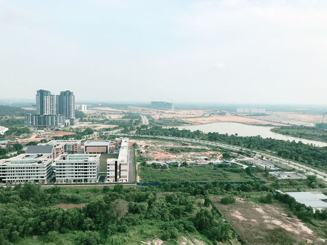 Skyline Serenity at Tamarind Suites, Cyberjaya! ☀️🌆