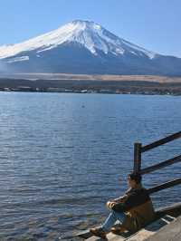วิวบันไดลงทะเลสาบ Yamanaka Mount Fuji