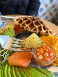  元朗人氣Café 💕 𝐁𝐫𝐚𝐯𝐚 𝐉𝐚𝐯𝐚 𝐂𝐨𝐟𝐟𝐞𝐞✨高質Brunch＋自家製巴斯克蛋糕😋