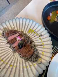 ร้านอาหารแนวฝรั่งเศสในเมืองสุพรรณบุรี