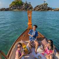 ล่องเรือหรูกลางทะเลใสแบบ kyle.phuket  ⛵️