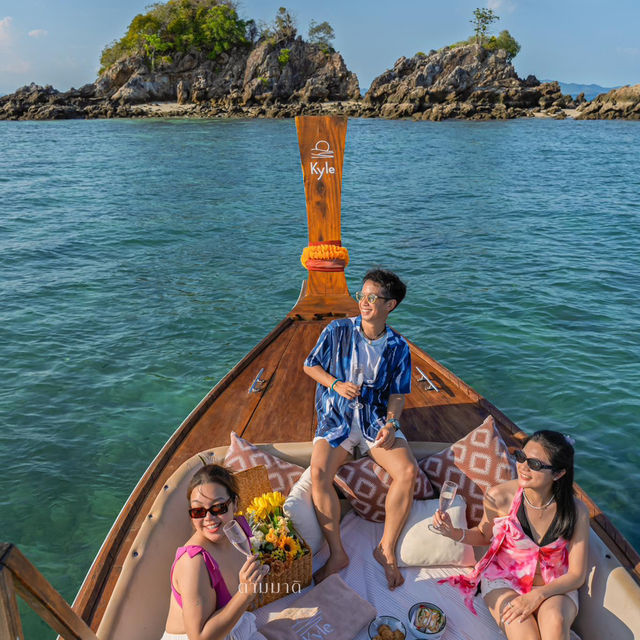 ล่องเรือหรูกลางทะเลใสแบบ kyle.phuket  ⛵️