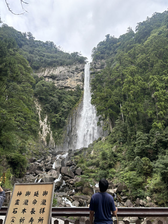 飛瀧神社的靜謐之旅 ⛩️💧