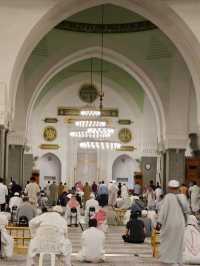 Quba Mosque: A Peaceful Gem in Medina 🕌🌤️🌙💫🕊️