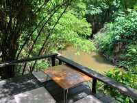 บ้านเขากอด ร้านอาหารริมลำธาร ในคีรีวง