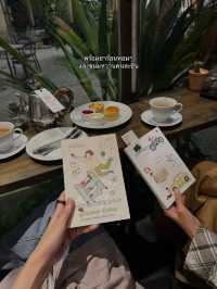 พาไปนั่งอ่านหนังสือในร้านที่หอมชามาก!