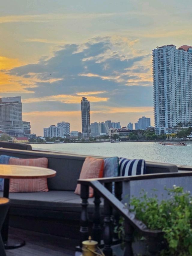ไปดินเนอร์บนเรือสุดหรูริมแม่น้ำเจ้าพระยา