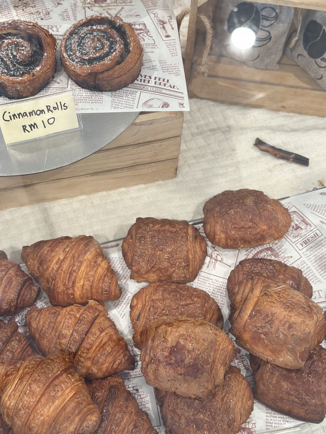 Space Cafe Johor Bahru – Where Aesthetics Meet Buttery Bliss ✨🥐