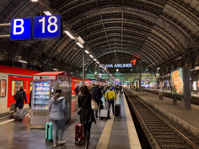 【旅の起点に！ドイツ屈指の巨大ターミナル】フランクフルト中央駅（Frankfurt Hauptbahnhof）🚆🧳