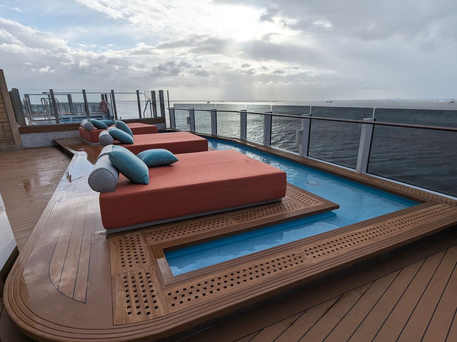 Norwegian Aqua: The Ship That’s Basically a Luxury Water Park 🌊🍾🎢