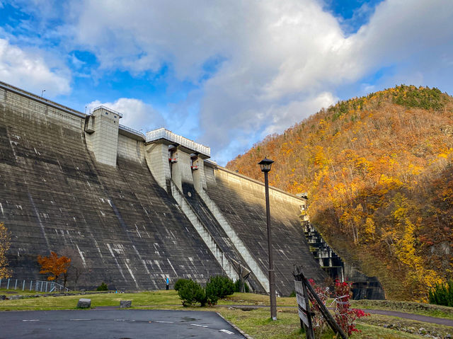 🏞️ ダムと自然の共演!「定山渓ダム」は穴場絶景スポット 🏞️ ダムと自然の共演!「定山渓ダム」は穴場絶景スポット