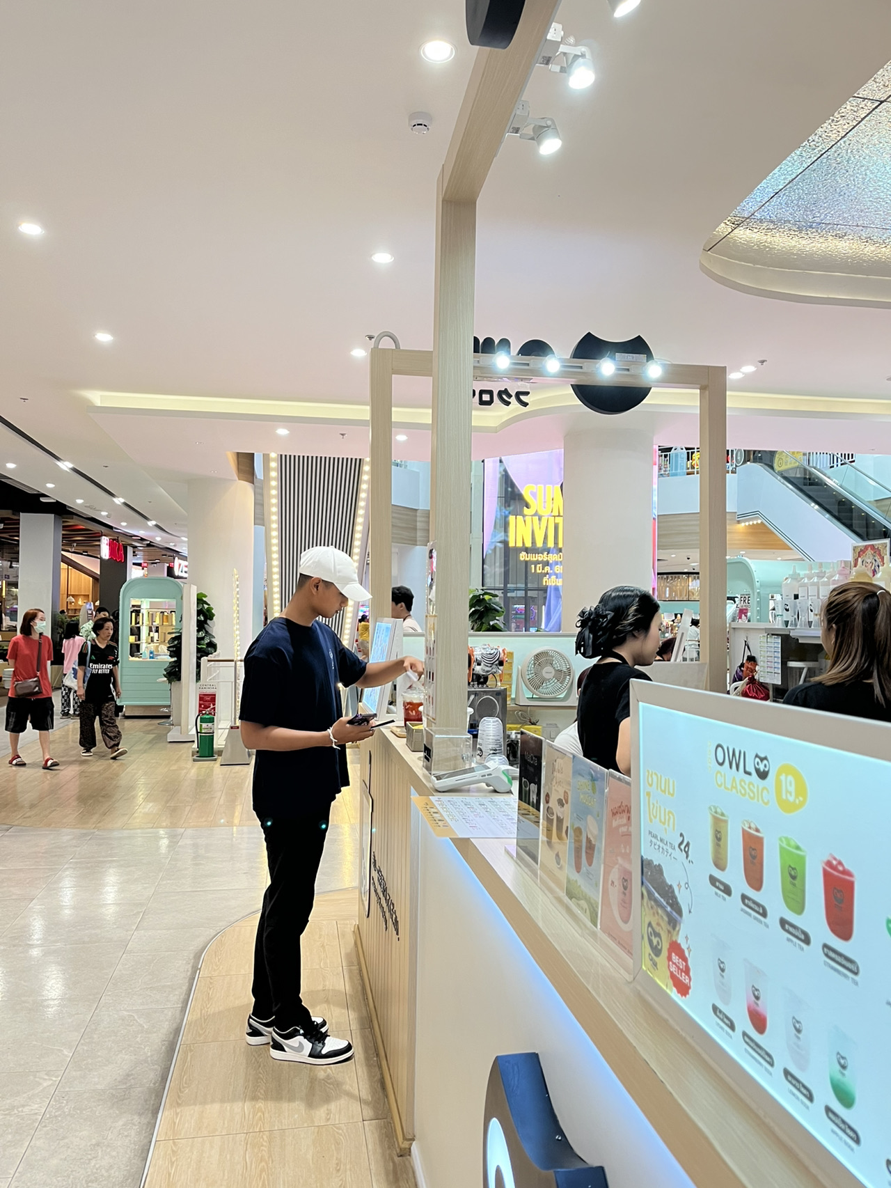 Bubble milk tea, Central Ramintra branch is a small shop located on the 3rd floor of the shopping mall. There are chairs to sit on. The tea is very delicious. There are many menus. The price is not expensive. The staff is cute, good service, and smiling.

🕰️bOpening hours: 10:00-20:00
🏖️Environment/Facilities: There are seats
📍Address: 10 Ram Intra Road, Anusawari Subdistrict, Bang Khen District, Bangkok 10220
💰Average price per person: 1-100

#Get a discount without relying on luck #Bangkok attractions #Share a travel plan #Must-visit cafes #trip #100 ways to travel #Bangkok travel #Cafe review #Beautiful photo spots #Must-visit cafes #Cafe life #Ratchada #Get a discount without relying on luck #Beautiful photo spots #Rainy season attractions #Get a discount without relying on luck