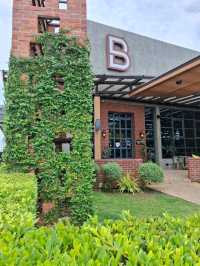 BROWN Brew & Bistro คาเฟ่ฟีลกู๊ดในชะอำ
