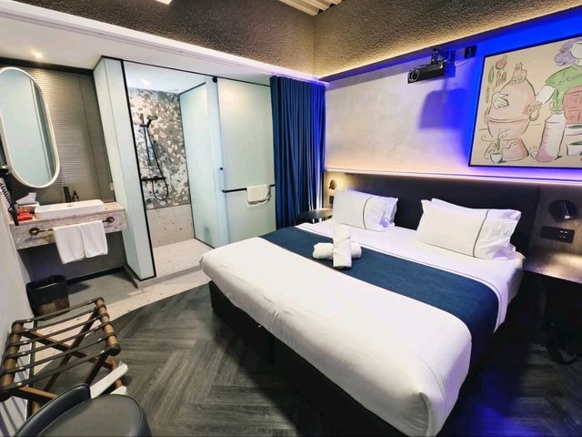 “Urban Pulse: B Hotel’s Chic Stay in the Heart of Petaling Street”