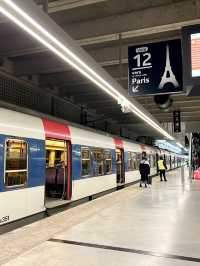 A Night Walk in Paris – Lights, Silence & a Touch of Magic