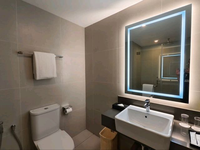 "Holiday Inn Sepang: Your Smart Stopover Near KLIA"