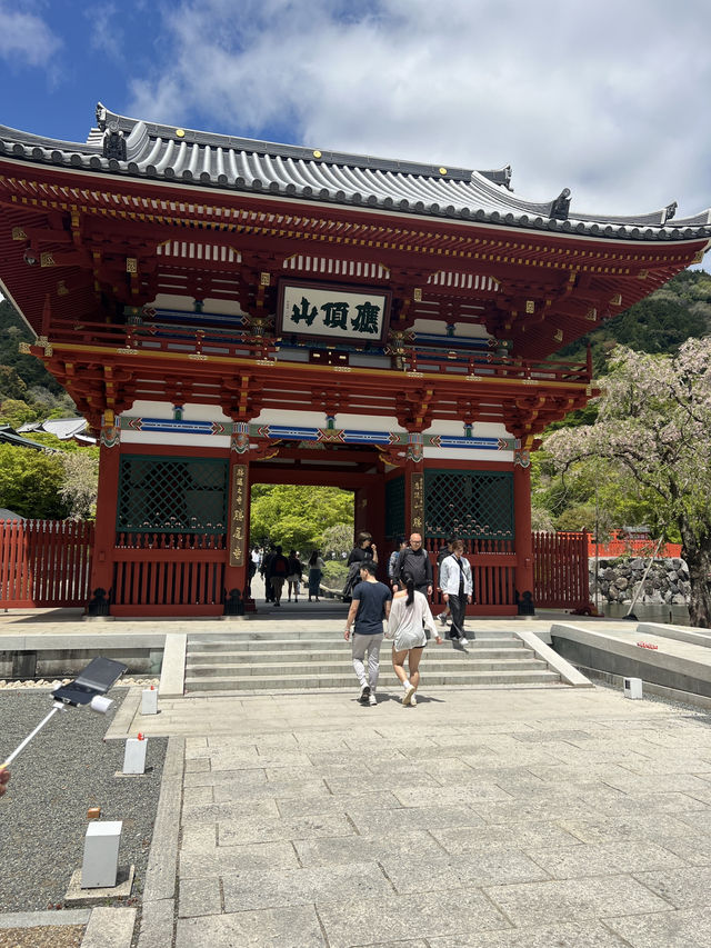 🛕 Visit Katsuo-ji Temple (勝尾寺) – The Temple of Victory  
