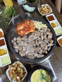 【韓国旅行】並んでも食べたい！地元民が通うコスパ最強！豚焼肉