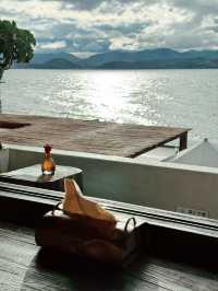 คาเฟ่ยอดฮิตริมทะเลสาบเอ๋อไห่ เมืองต้าหลี่