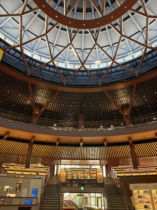 【石川県・金沢市】美しいすぎる図書館📚