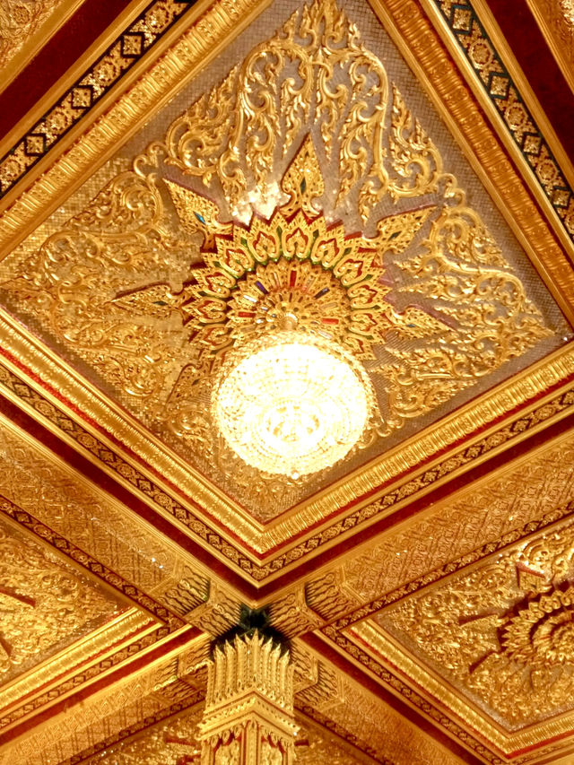 ✨まるで天国のようなガラス寺院！#ワットタースン #タイ旅行 #仏教建築