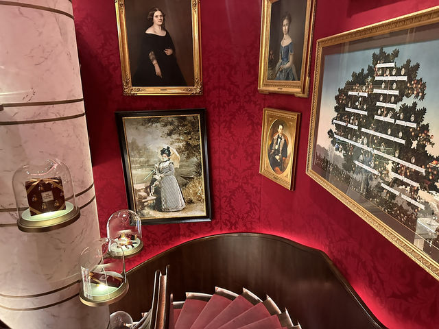 【カフェ ザッハー｜Café Sacher Wien｜本場のザッハトルテ発祥の名店🍫☕】