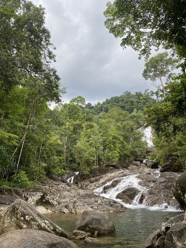 💦 น้ำตกไพรวัลย์ 🌳